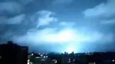 ظاهرة غريبة أربكت الجميع.. شاهد ما حدث في سماء سوريا وتركيا لحظة الزلزال