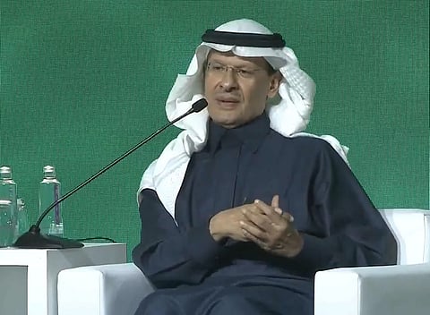 عبدالعزيز بن سلمان خلال أعمال المنتدى السعودي للإعلام