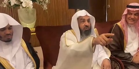 بالفيديو.. "آل الشيخ" يتكفل بجائزة لطفلة تايلاندية معاقة مشاركة بمسابقة السنة النبوية