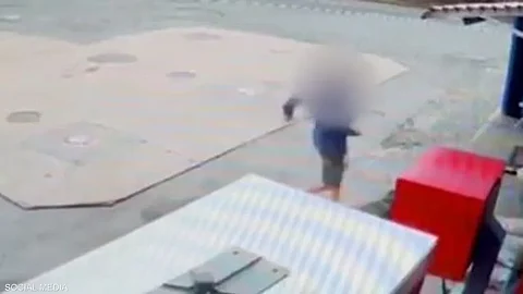 قصة أثارت ضجة في أمريكا.. شاهد لحظة هروب امرأة من خاطفها بعد عام من احتجازها