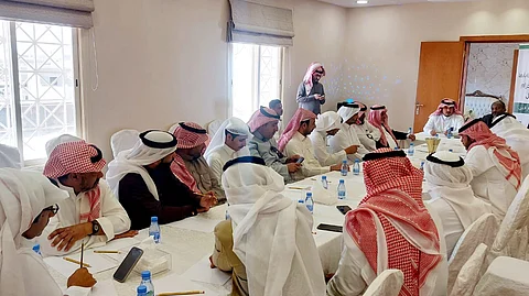 جانب من وشة عمل خدمة ورعاية أشجار البن