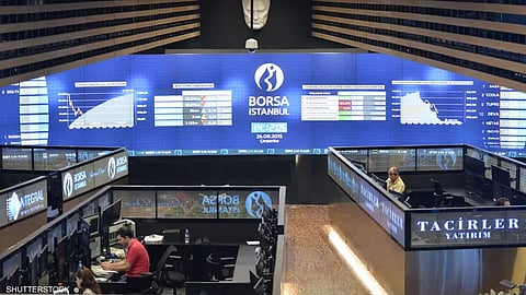 للمرة الأولى منذ ربع قرن.. بورصة إسطنبول "خارج الخدمة" بسبب الزلزالين