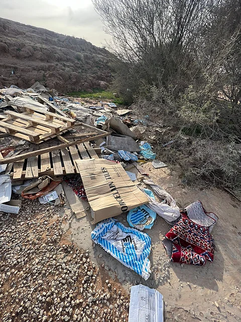 بالصور.. المخلفات والنفايات المتناثرة في وادي العشرة بشقراء تشوّه المكان وتلوّث البيئة