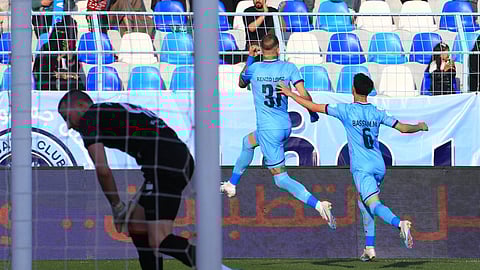 فرحة لاعبي الباطن بتسجيل هدف في مرمى الاتفاق