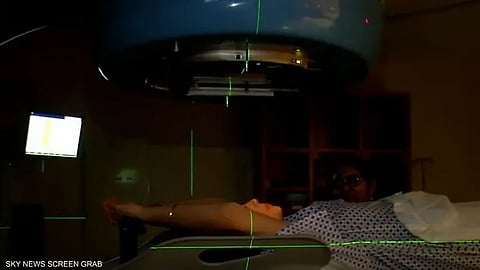 قرب مصابيح "LED" من الورم.. تقنية جديدة لعلاج السرطان بالضوء