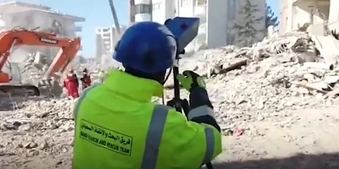 "الأناضول" تشيد بفريق الإنقاذ السعودي: عمل إنساني كبير بـ 45 موقعاً في ثلاث مدن