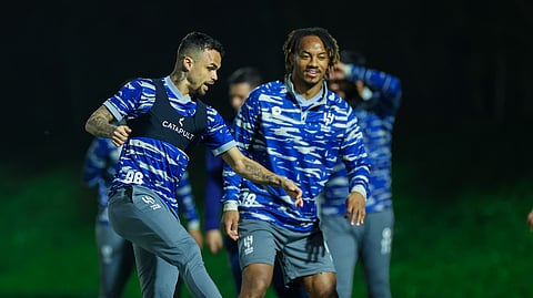 جانب من تدريبات لاعبي الهلال