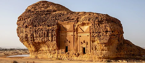 المرأة "هينة" ومدافن منحوتة بالجبال.. "الحِجر".. كنوز أثرية بالعلا تحكي قصصًا تاريخية