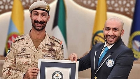 بالفيديو: سبّاح يُدخل الكويت موسوعة غينيس.. وهذا ما فعله في 10 ساعات