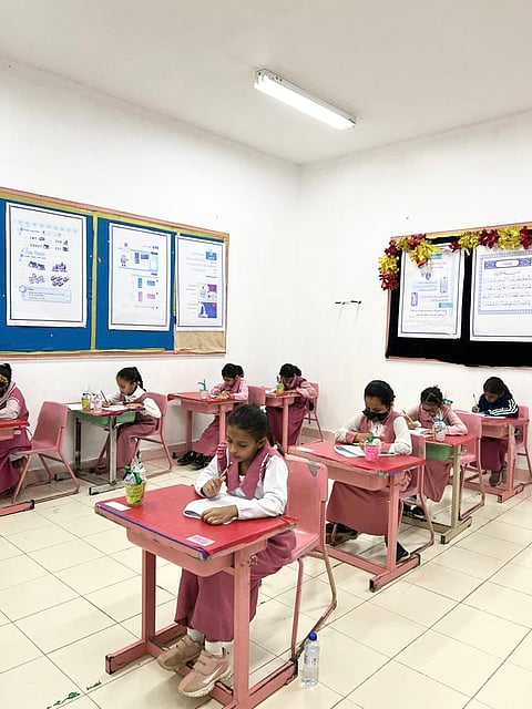 60 ألف طالب وطالبة.. "مدير تعليم القنفذة" يتفقد سير الاختبارات بالمدارس