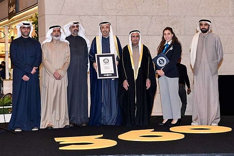 بِشت عربي يُدخل الكويت موسوعة غينيس.. شاهد كم يبلغ حجمه