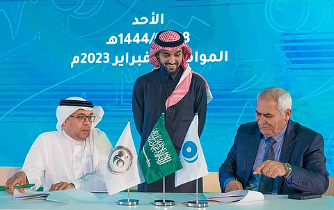 "الفيصل" يشهد توقيع عقد استضافة المملكة لبطولة العالم لرفع الأثقال