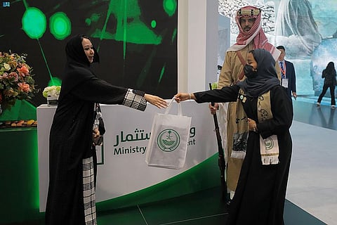 إدارة الترجمة بـ"الداخلية" تقدم خدماتها في "أيدكس 2023" بأبوظبي