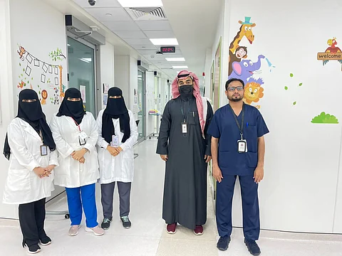 فريق طبي بمستشفى جازان العام ينقذ طفلة تناولت مادة كيميائية سامة