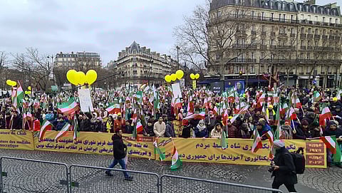 آلاف المعارضين الإيرانيين يتظاهرون في باريس