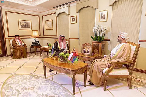 فيصل بن فرحان يبحث مع نظيره العماني العلاقات الثنائية بين البلدين