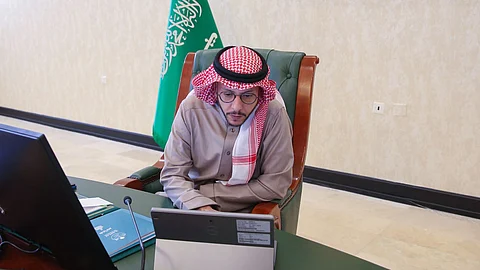 الأمير سعود بن نهار خلال تدشينه حملة " أنت كفو"