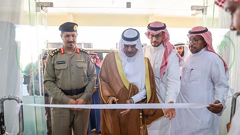 محافظ الزلفي مسفر العتيبي خلال تدشينه فعاليات أسبوع البيئة