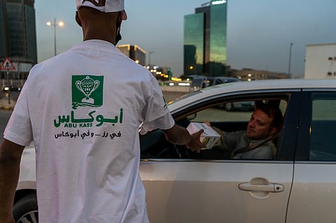 مليون وجبة.. "أرز أبو كاس" ترعى إفطار الصائمين عند الإشارات المرورية