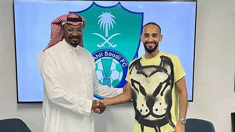 عبدالله عطيف لاعبًا أهلاويًا