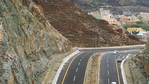 المرحلة الأولى من مشروع الحزام الدائري بمحايل عسير