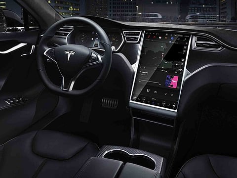 في أقل من دقيقتين.. اختراق أنظمة تكنولوجيا المعلومات في سيارة تسلا