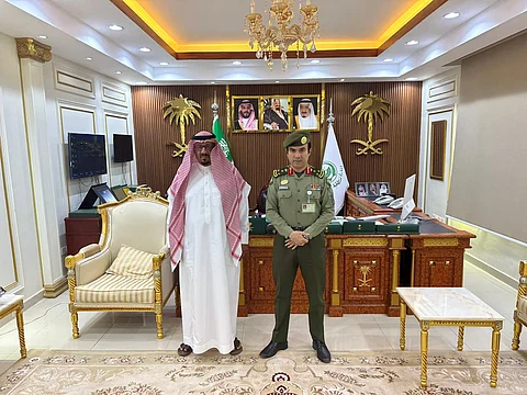 "العنزي" يتفقد الخدمات التي تقدمها "جوازات شرورة" ومنفذ الوديعة الحدودي
