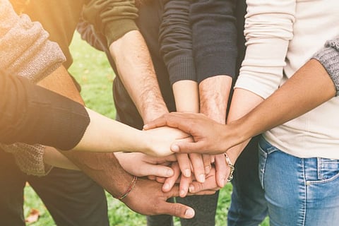 صحتك في "منتصف العمر".. فوائد مهمة لقضاء الوقت مع الأصدقاء