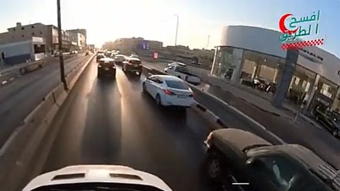 شاهد تجربة حية.. بدء الرصد الآلي لمخالفات "ملاحقة وتعطيل" سيارات الإسعاف