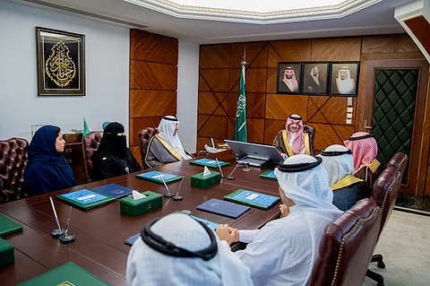 أمير الشرقية يدشن مبادرة "أزرق" ويبارك توقيع مذكرات تفاهم لتنفيذها