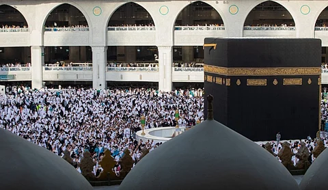 بهاء ورونق إلهي.. أعداد هائلة تطوف حول الكعبة المشرفة وسط رعاية على مدار 24 ساعة