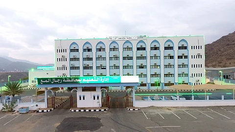 تعليق الدراسة الحضورية في مدارس تعليم رجال ألمع عقب تقارير "الأرصاد"