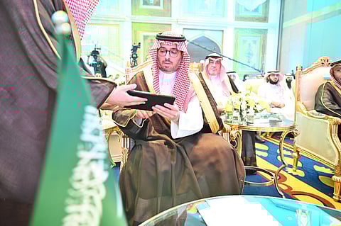 الأمير سعود بن عبدالله خلال تدشينه العضوية الشرفية لجمعية كفى