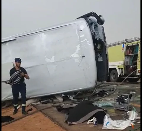 وفاتان وإصابة 21 راكبًا جرّاء انقلاب حافلة على طريق "حضن تربة"