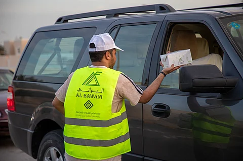 للحد من حوادث الطرقات.. مركز المسؤولية الاجتماعية يواصل حملة توزيع مليون وجبة إفطار صائم