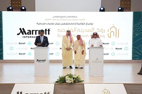 "فيصل بن سلمان" يشهد توقيع اتفاقية بين "رؤى المدينة" و"ماريوت" لإضافة ٨ علامات فندقية