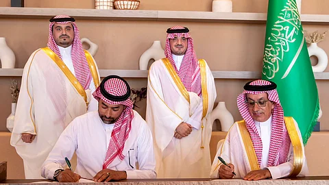 "ملكية العلا" و"اتحاد الهجن" يوقعان مذكرة تعاون في الدعم الفني والتنظيمي للسباقات