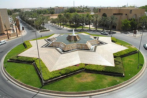الرياض.. فعاليات واحتفالات "سوق السفارات" بيوم العلم تشهد إقبالاً كبيراً