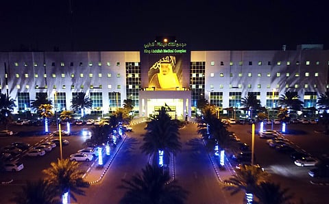 مجمع الملك عبدالله الطبي يعيد تركيب يد مبتورة لأحد المقيمين