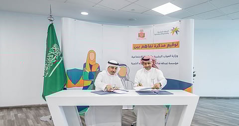 العثيم يُشيد بجهود وزارة الموارد البشرية والتنمية الاجتماعية في تطوير منظومة العمل الاجتماعي تماشيًا مع مستهدفات رؤية المملكة 2030