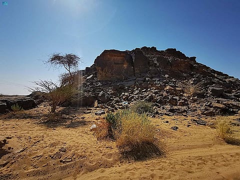 "جبل صيدح" مَعلم تاريخي يحكي إبداع القدماء بمنطقة حمى الثقافية بنجران