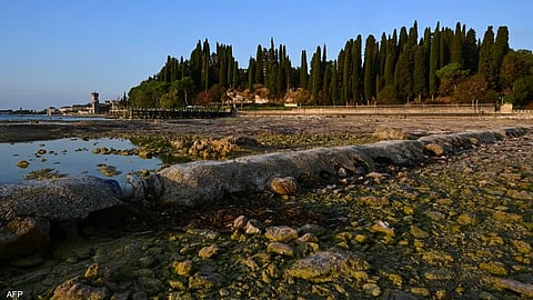 بحيرة غاردا الخلابة تعاني من جفاف مخيف