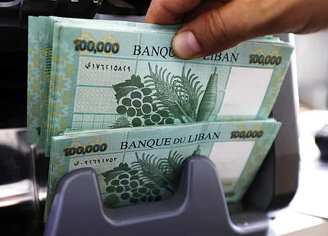 انهيار تاريخي.. الليرة اللبنانية تتجاوز 100 ألفٍ مقابل الدولار
