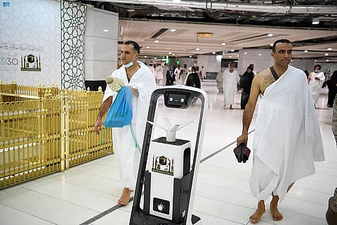 تطبيق تقنيات الذكاء الصناعي على الطلبات التقنية لزوار بيت الله الحرام