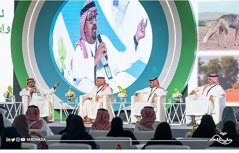 محمية الإمام عبدالعزيز الملكية تستعرض سبلَ دعم السياحة البيئية