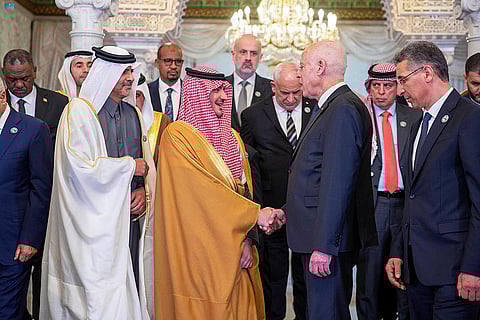 رئيس الجمهورية التونسية يستقبل الأمير عبدالعزيز بن سعود