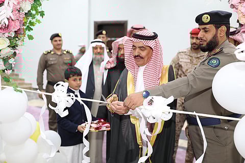 محمد الزوين يدشن معرض الدفاع المدني