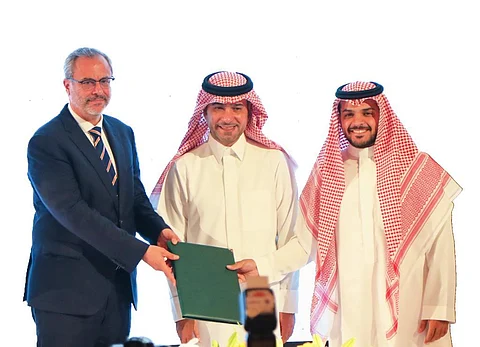 "روشن" و"الحبيب العقارية" توقّعان اتفاقية بيع وشراء أراضٍ مشروطة لتطوير أكثر من 1500 وحدة سكنية بحي سدرة في الرياض