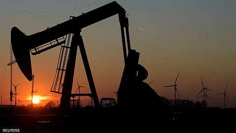 النفط يستقر بعد بيانات الوظائف الأمريكية ويتجه لتراجع أسبوعي