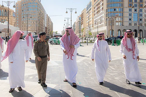 أمير المدينة يتفقّد الاستعدادات لخدمة زائري المسجد النبوي تزامنًا مع قرب رمضان